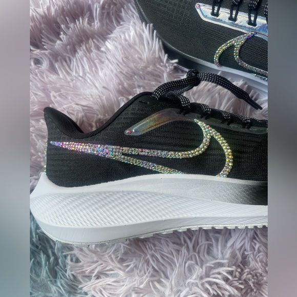 Custom Nikes - Picture 15 of 17
